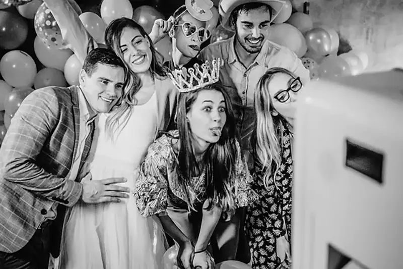 Cabina foto alb-negru